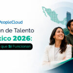 Líder de Recursos Humanos revisando métricas de retención de talento en un software HCM