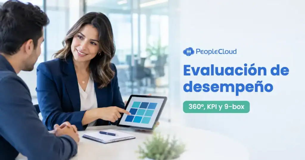 Líder de equipo da retroalimentación a un colaborador durante su evaluación de desempeño