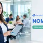 Gerente de Recursos Humanos aplica la encuesta de la NOM-035 al equipo desde una tableta