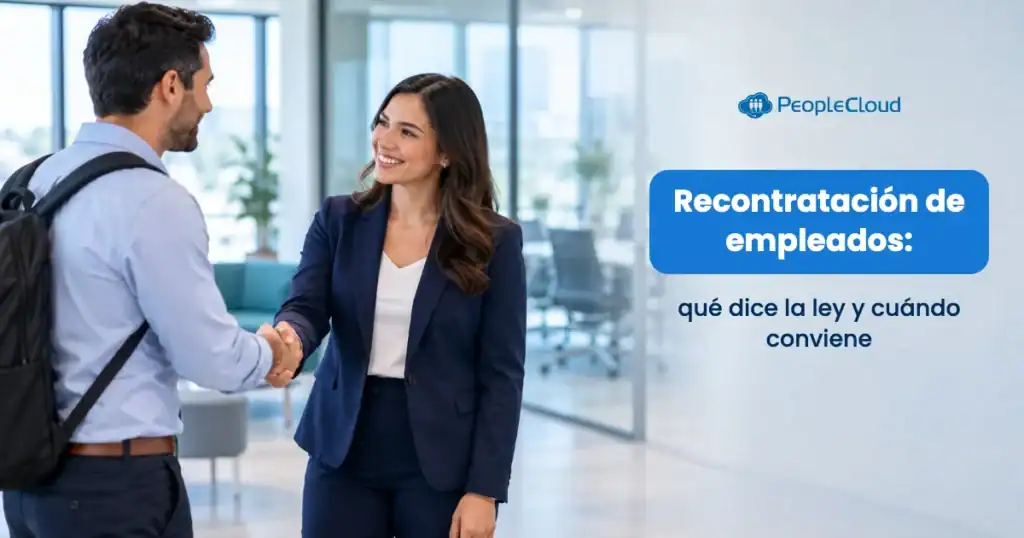 Gerente de Recursos Humanos da la bienvenida con un apretón de manos a un exempleado que regresa a la empresa